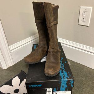LL Bean Teva De La Vina Boots Sz 7 Brown